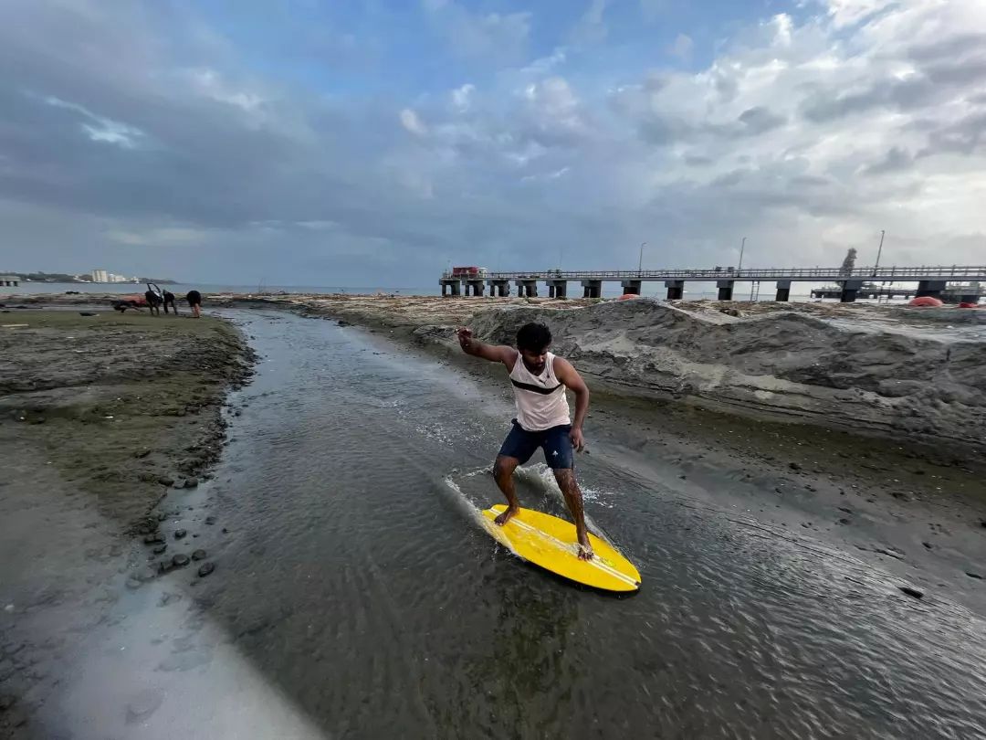 Skimboarding Classes - Learn Skimboarding with Skim-B